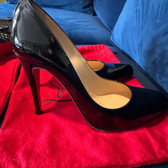 Christian Louboutin black patent "Ron Ron" pumps. Size 37.5. - Picture 5 of 14